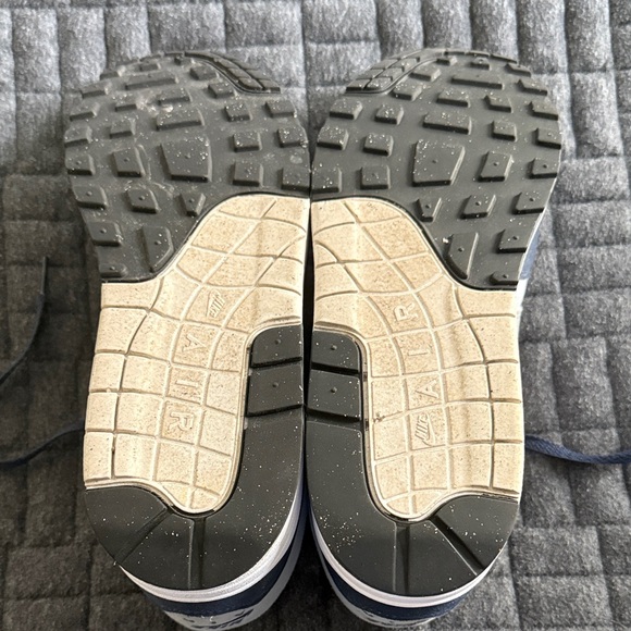 Nike Air Max with Lavender and Gray Accents - Picture 4 of 4